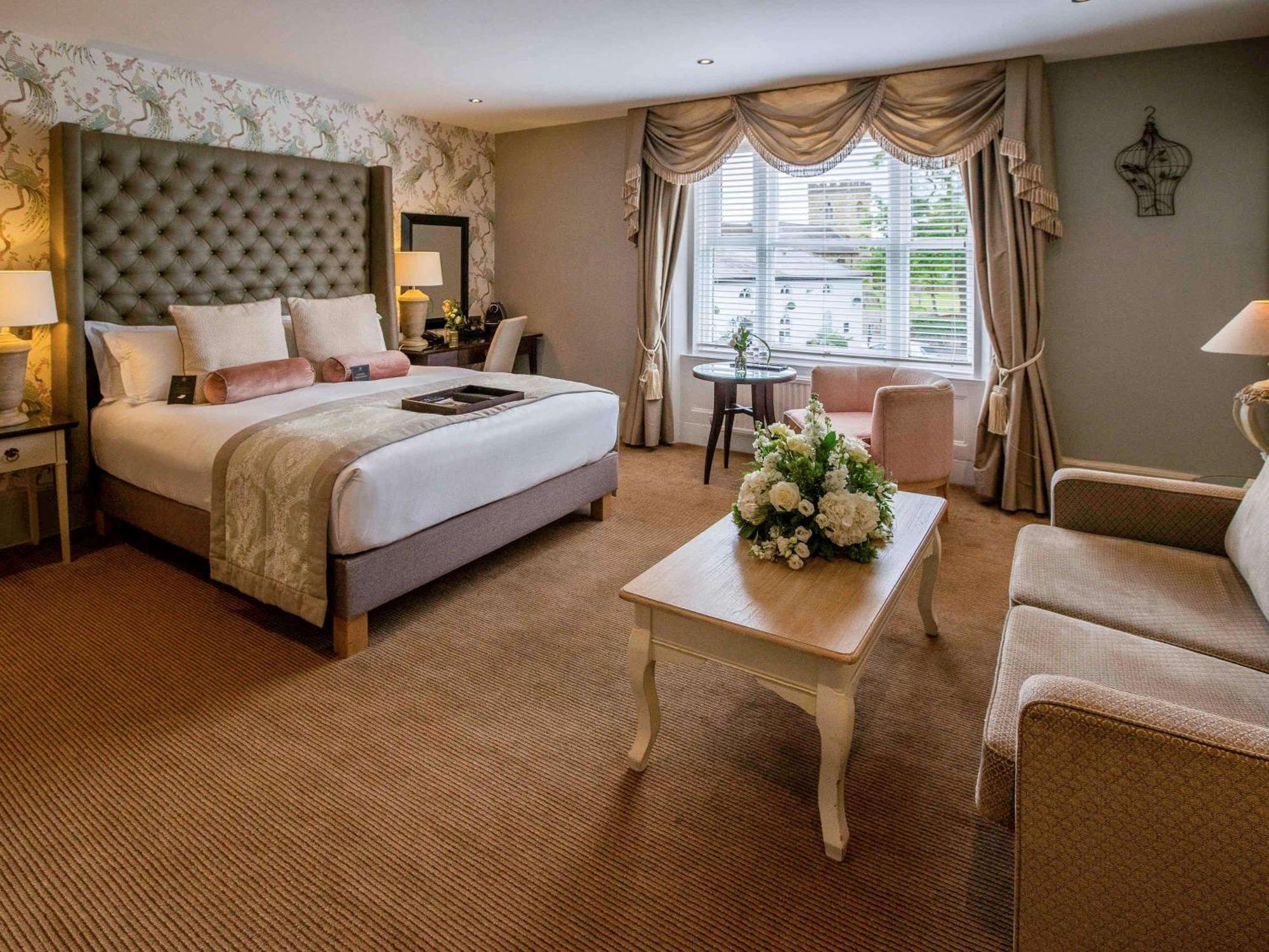 Worldhotels Distinctive Woughton House Hotel Милтън Кейнс Екстериор снимка