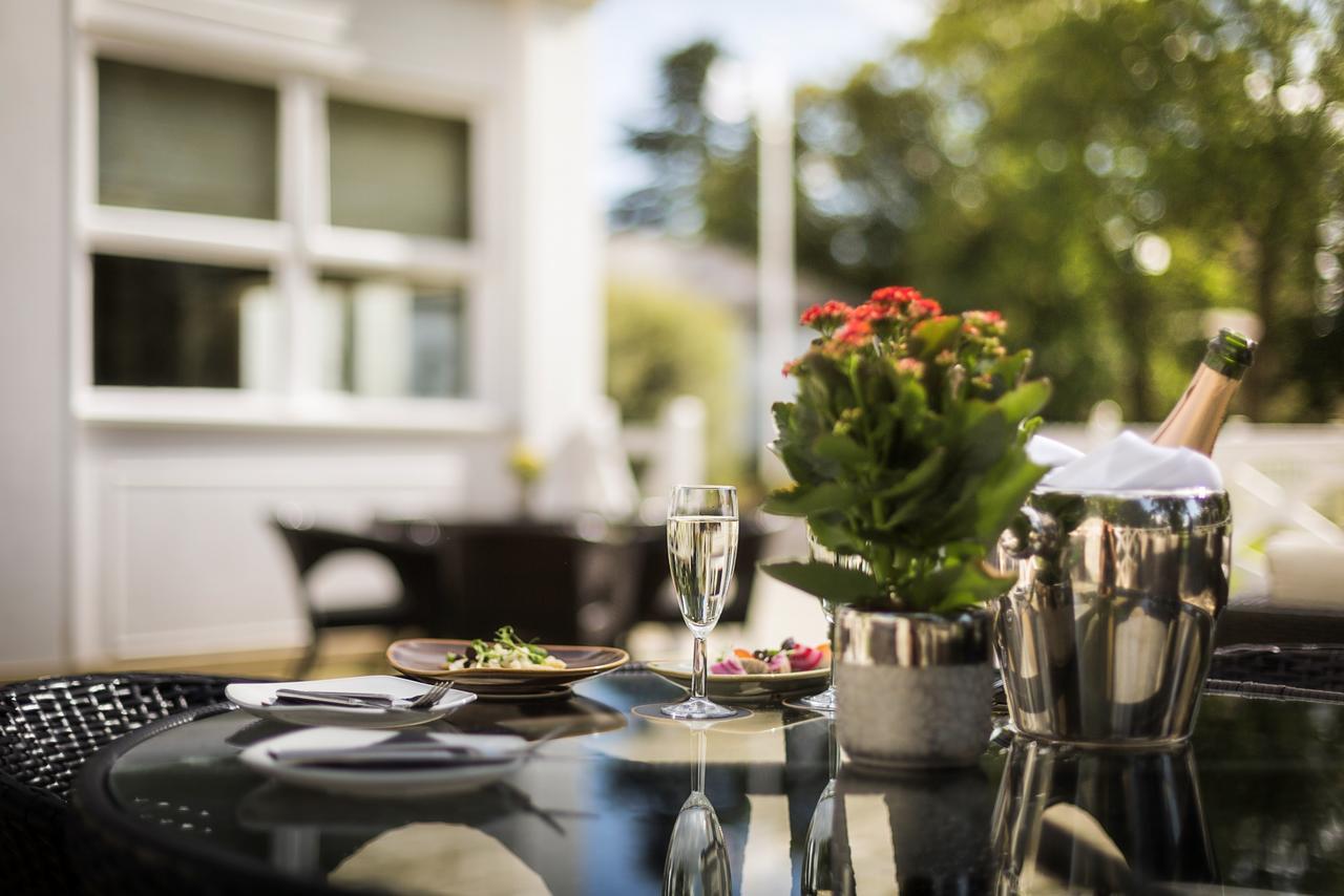 Worldhotels Distinctive Woughton House Hotel Милтън Кейнс Екстериор снимка