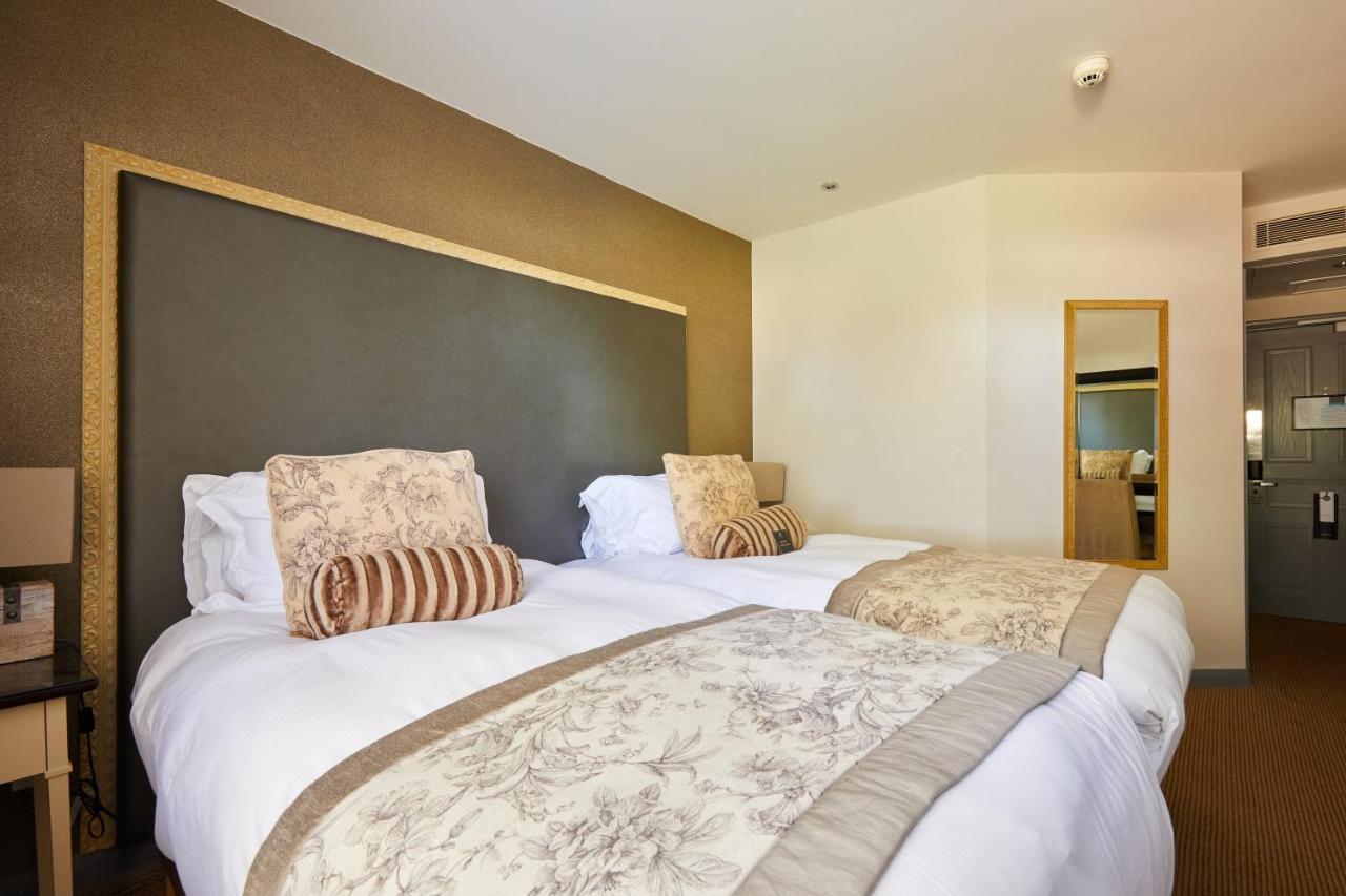 Worldhotels Distinctive Woughton House Hotel Милтън Кейнс Екстериор снимка