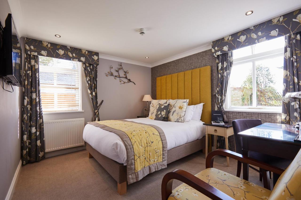 Worldhotels Distinctive Woughton House Hotel Милтън Кейнс Екстериор снимка