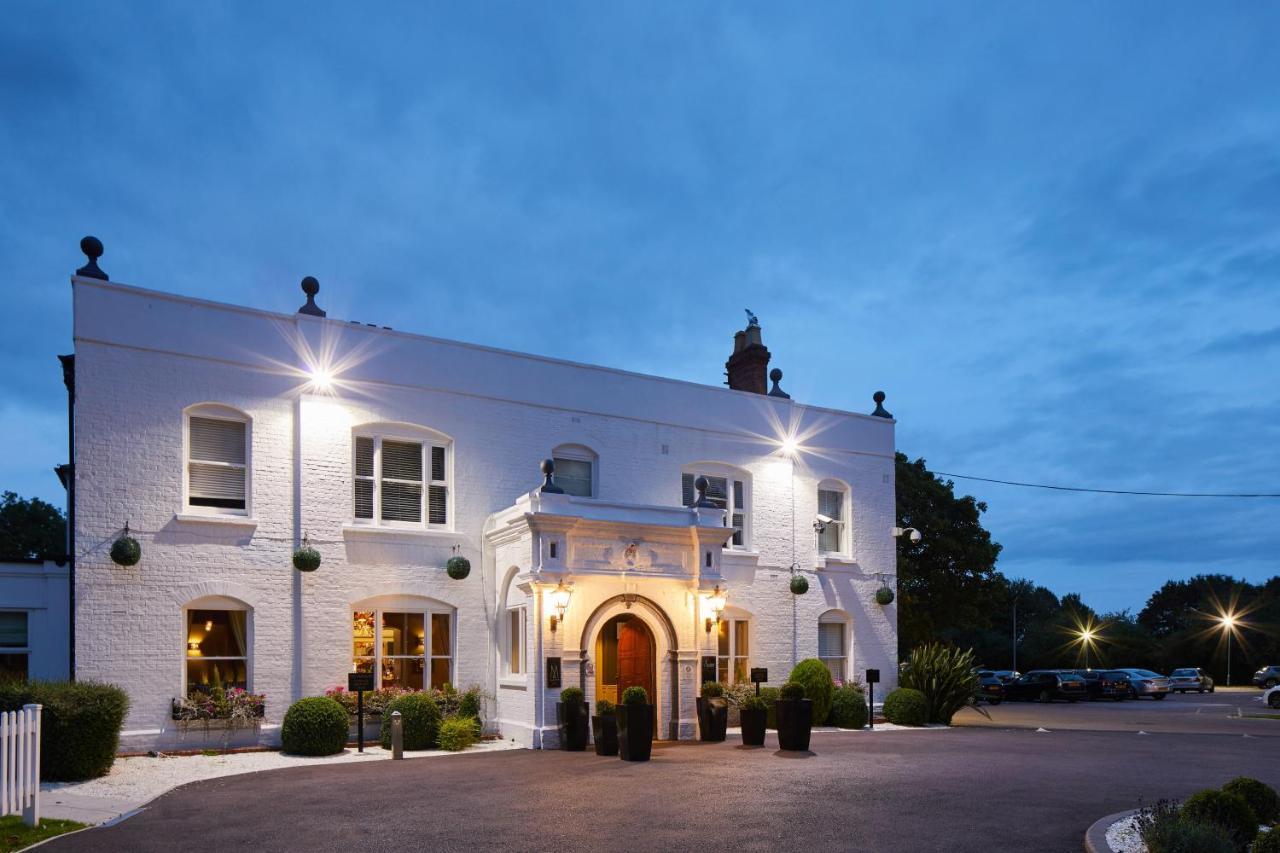 Worldhotels Distinctive Woughton House Hotel Милтън Кейнс Екстериор снимка