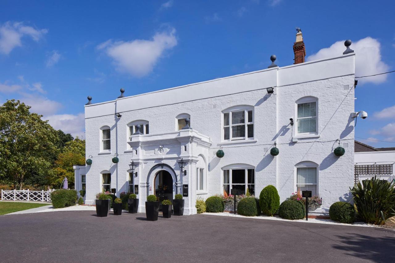 Worldhotels Distinctive Woughton House Hotel Милтън Кейнс Екстериор снимка
