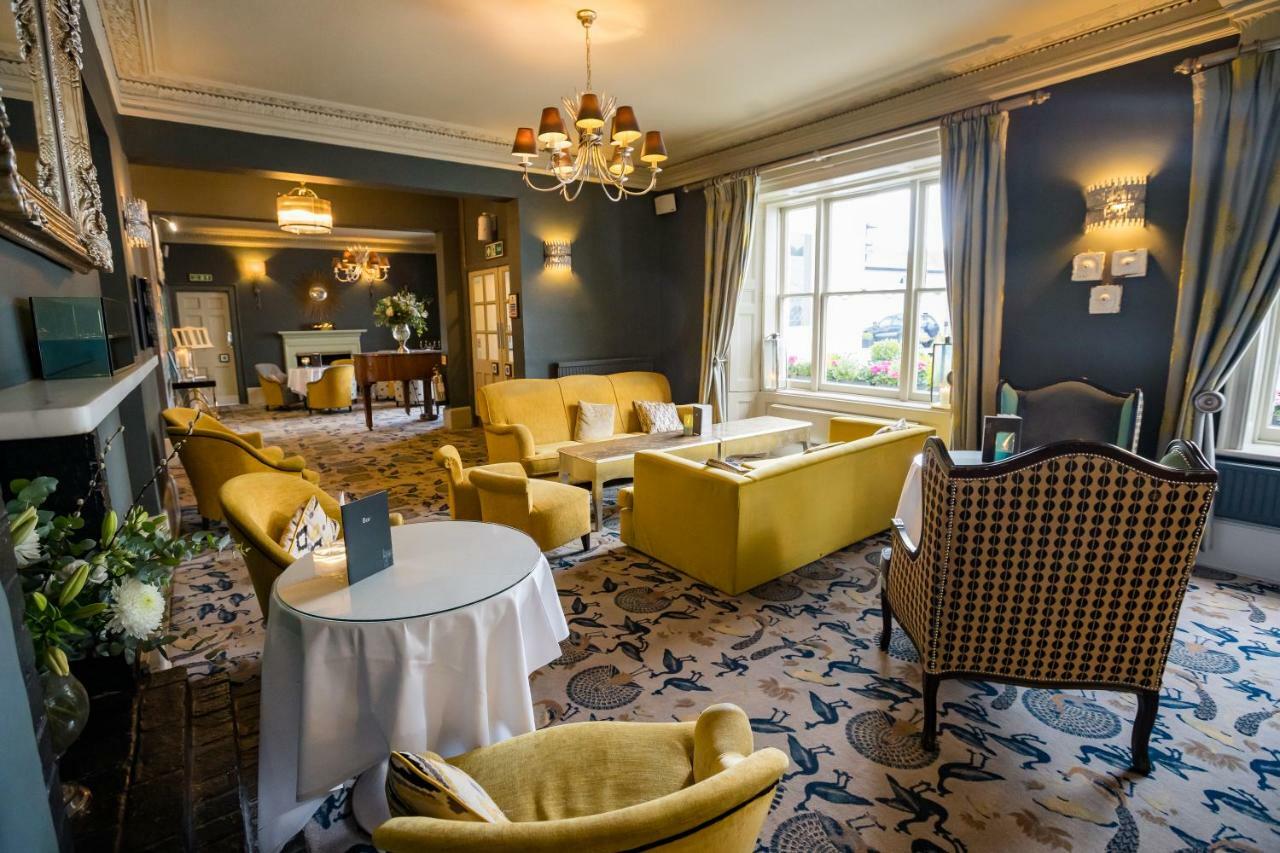 Worldhotels Distinctive Woughton House Hotel Милтън Кейнс Екстериор снимка