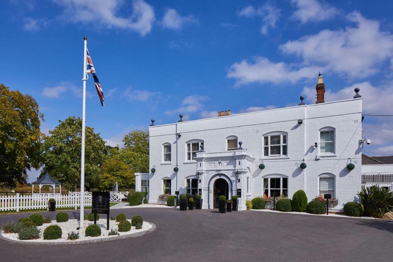 Worldhotels Distinctive Woughton House Hotel Милтън Кейнс Екстериор снимка