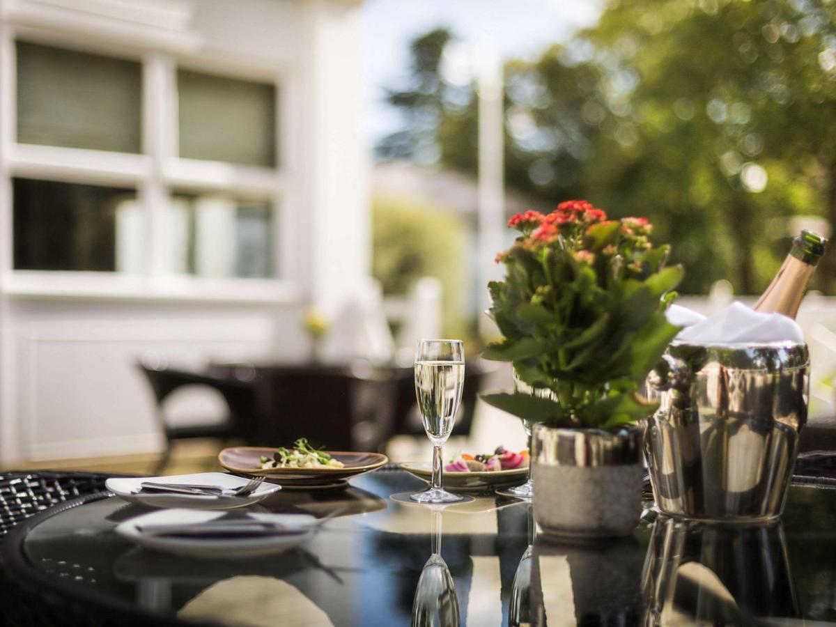 Worldhotels Distinctive Woughton House Hotel Милтън Кейнс Екстериор снимка