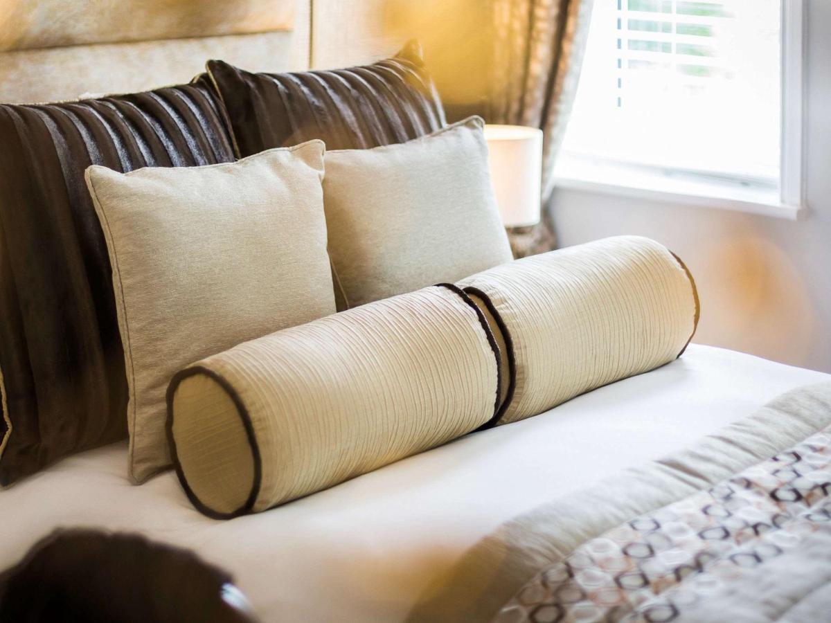 Worldhotels Distinctive Woughton House Hotel Милтън Кейнс Екстериор снимка