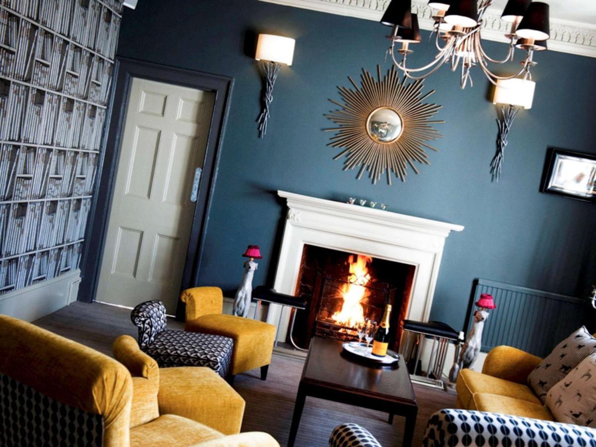 Worldhotels Distinctive Woughton House Hotel Милтън Кейнс Екстериор снимка