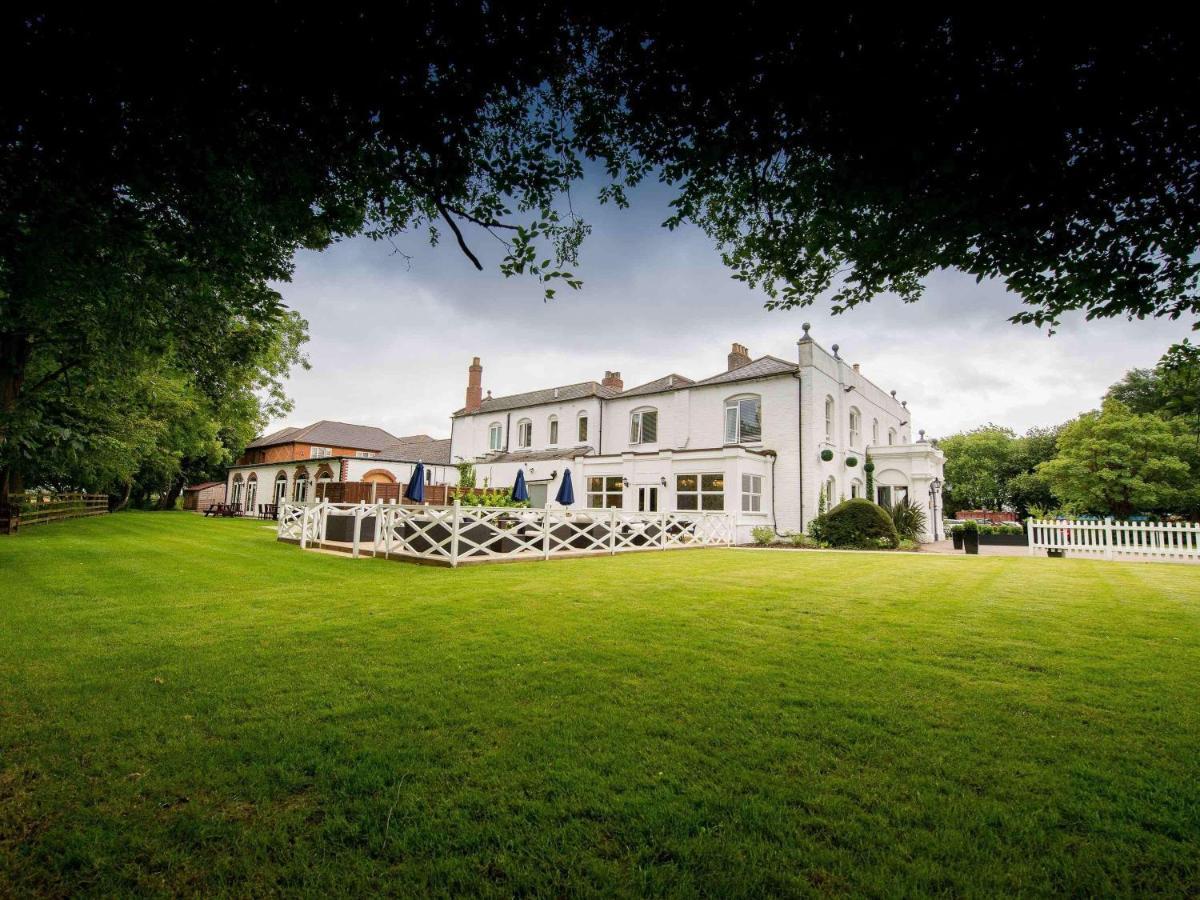 Worldhotels Distinctive Woughton House Hotel Милтън Кейнс Екстериор снимка