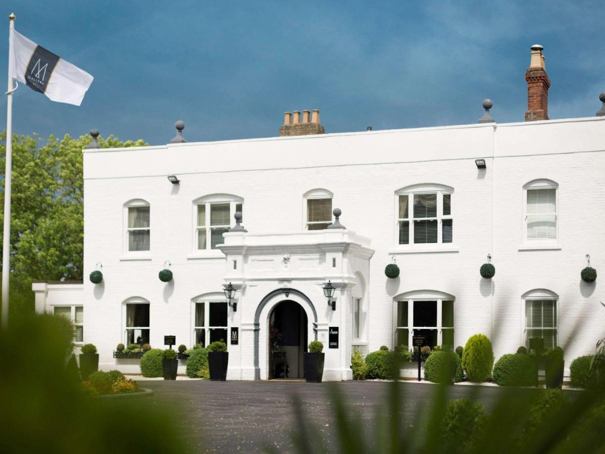 Worldhotels Distinctive Woughton House Hotel Милтън Кейнс Екстериор снимка